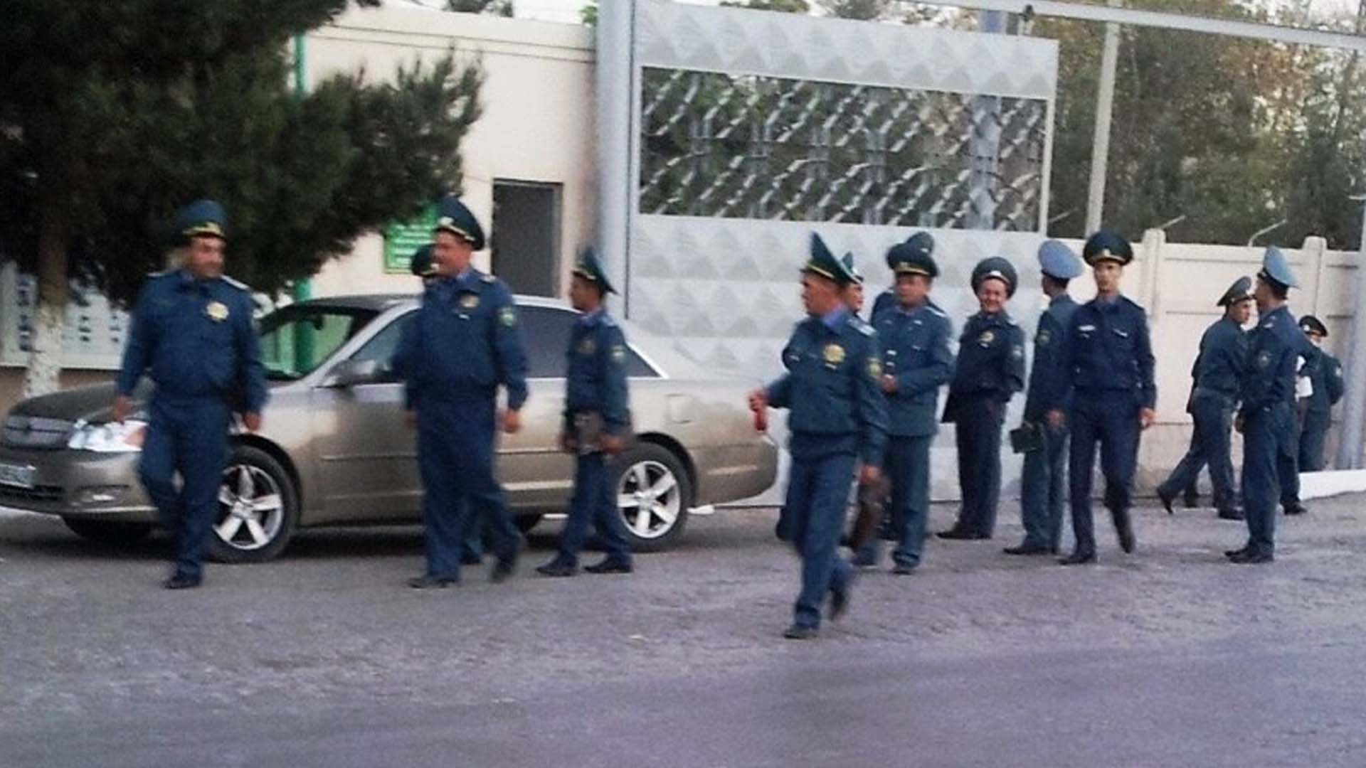 “Disgracing the country”: Ashgabat police raid against queue of people for subsidized bread